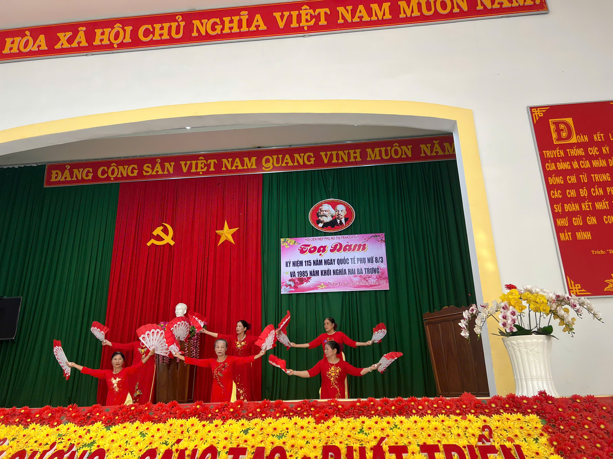 múa tọa đàm